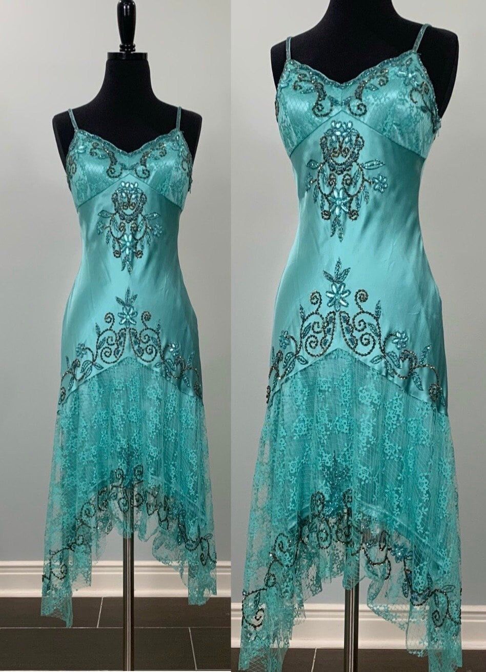 NiceVestidos – Zartes, blaues Perlenkleid NV6009