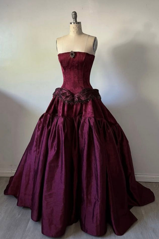 NiceVestidos-Burgundy Satin Decorative Strapless Sleeveless Floor-Length Vintage Court Gown NV6197