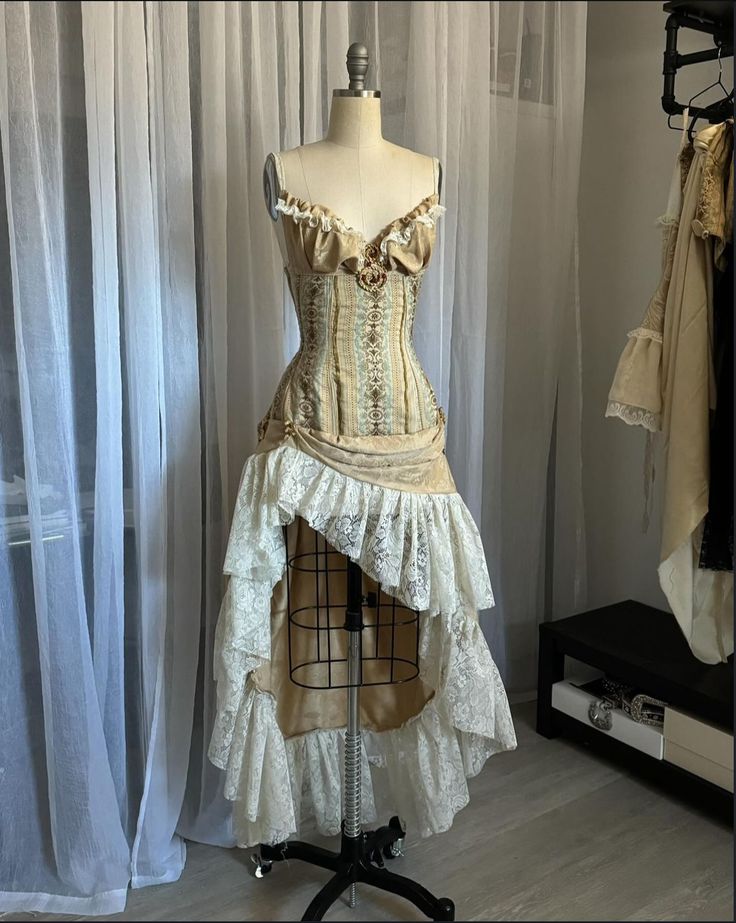 Champagne Gold Retro Fashion Exquisite Lace Elegant Long Satin Princess Court Style Ball Gown Evening Gown Party Dress nv3595