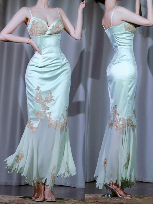 Blooming Summer – Meerjungfrauenkleid aus Satin-Spitze mit asymmetrischem Tüllsaum, Abendkleid NV6850