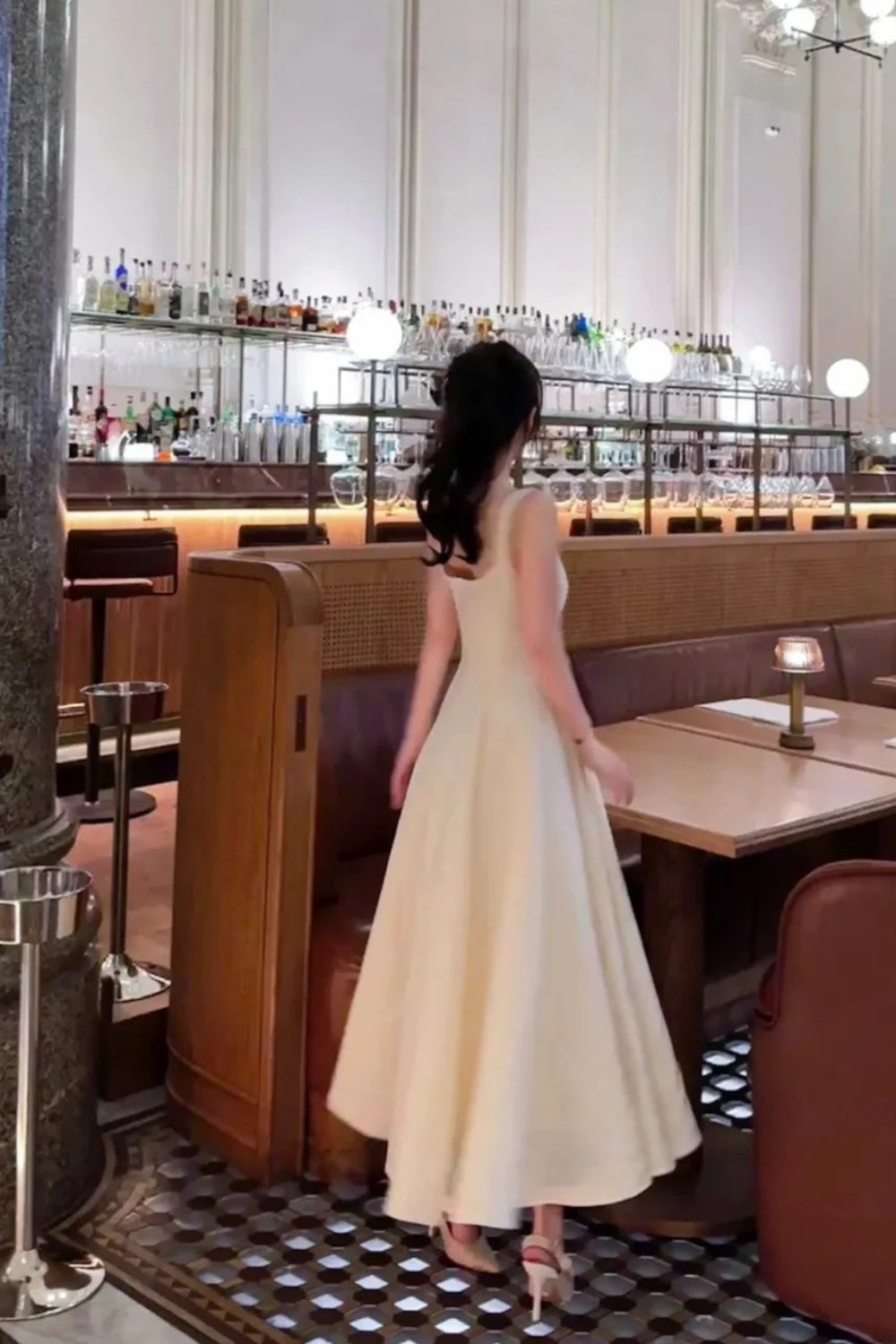 NiceVestidos - Mittellanges Homecoming-Kleid, Geburtstagskleid, zartes weißes Kleid aus Satin, NV5670