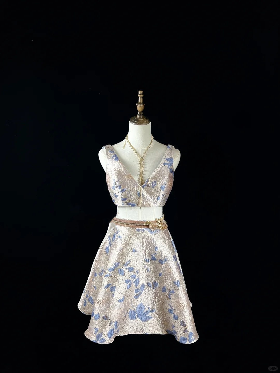 Champagne blue and gold embossed jacquard short homecoming dress birth –  NiceVestidos