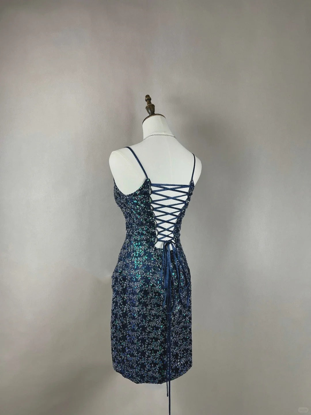 Blaues, florales, perlenbesetztes, kurzes Satin-Heimkehrkleid, Geburtstagskleid, NV4489