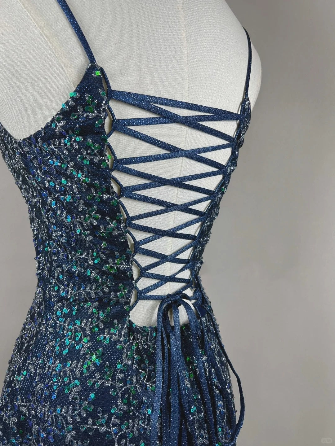 Blaues, florales, perlenbesetztes, kurzes Satin-Heimkehrkleid, Geburtstagskleid, NV4489