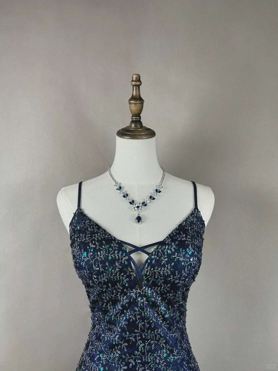 Blaues, florales, perlenbesetztes, kurzes Satin-Heimkehrkleid, Geburtstagskleid, NV4489