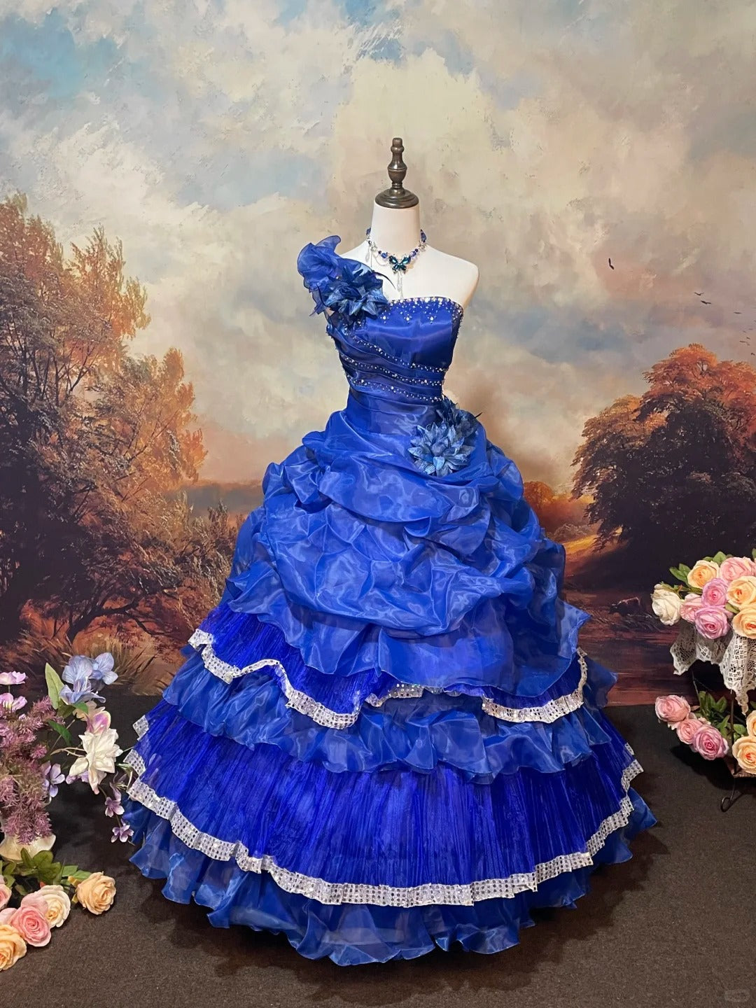 Blaues, exquisites, perlenbesetztes Satin-Ballkleid im Vintage-Stil, bodenlang, NV5156