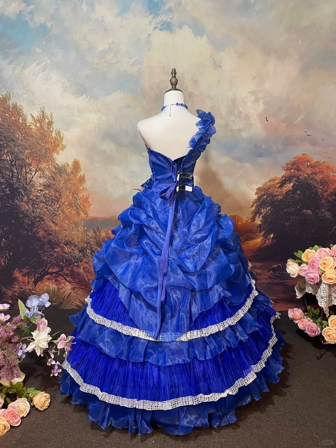 Blaues, exquisites, perlenbesetztes Satin-Ballkleid im Vintage-Stil, bodenlang, NV5156