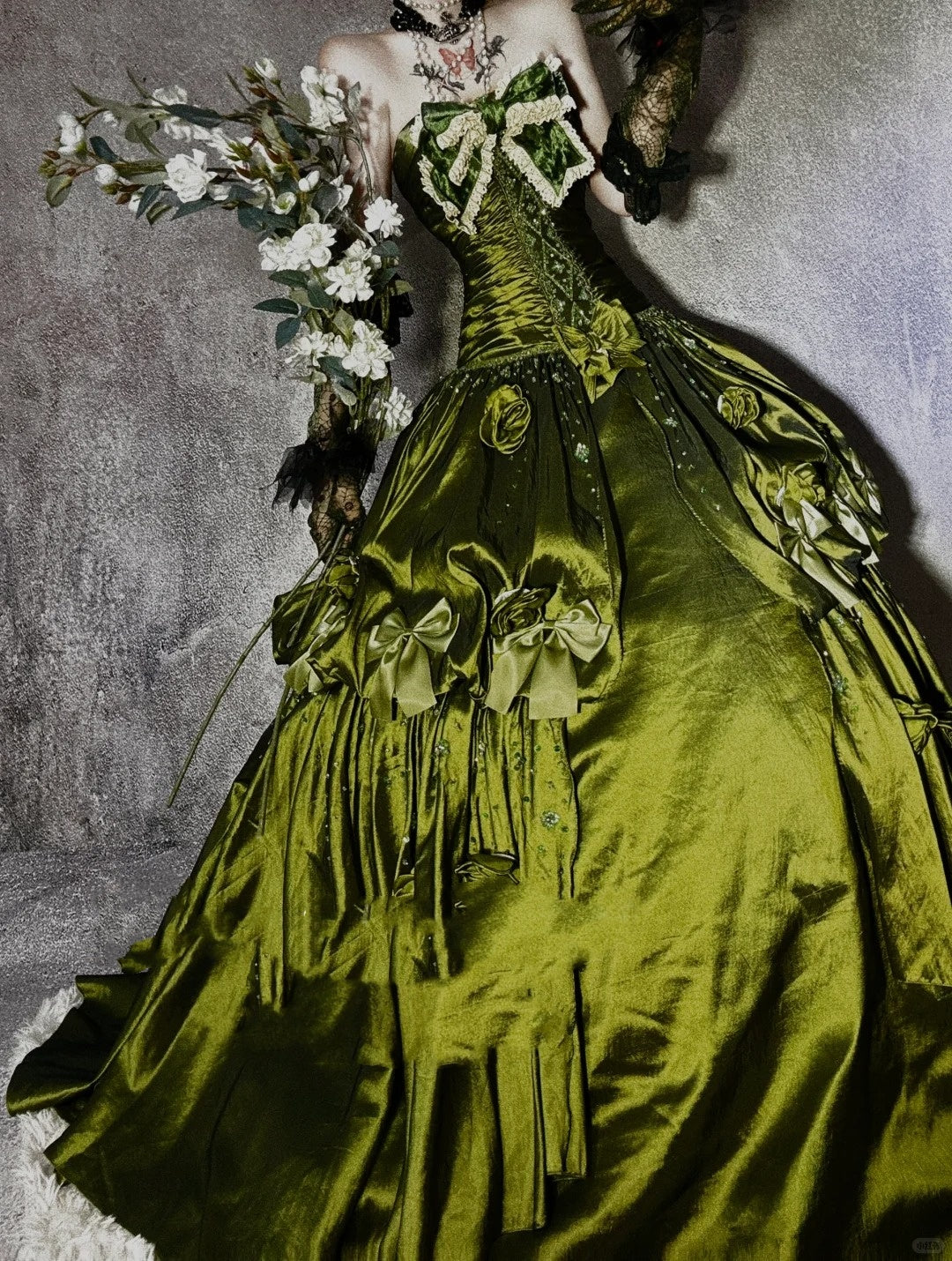 Grünes wunderschönes, exquisites, langes Satin-Ballkleid mit Perlen, Abendkleid, Partykleid, NV4375