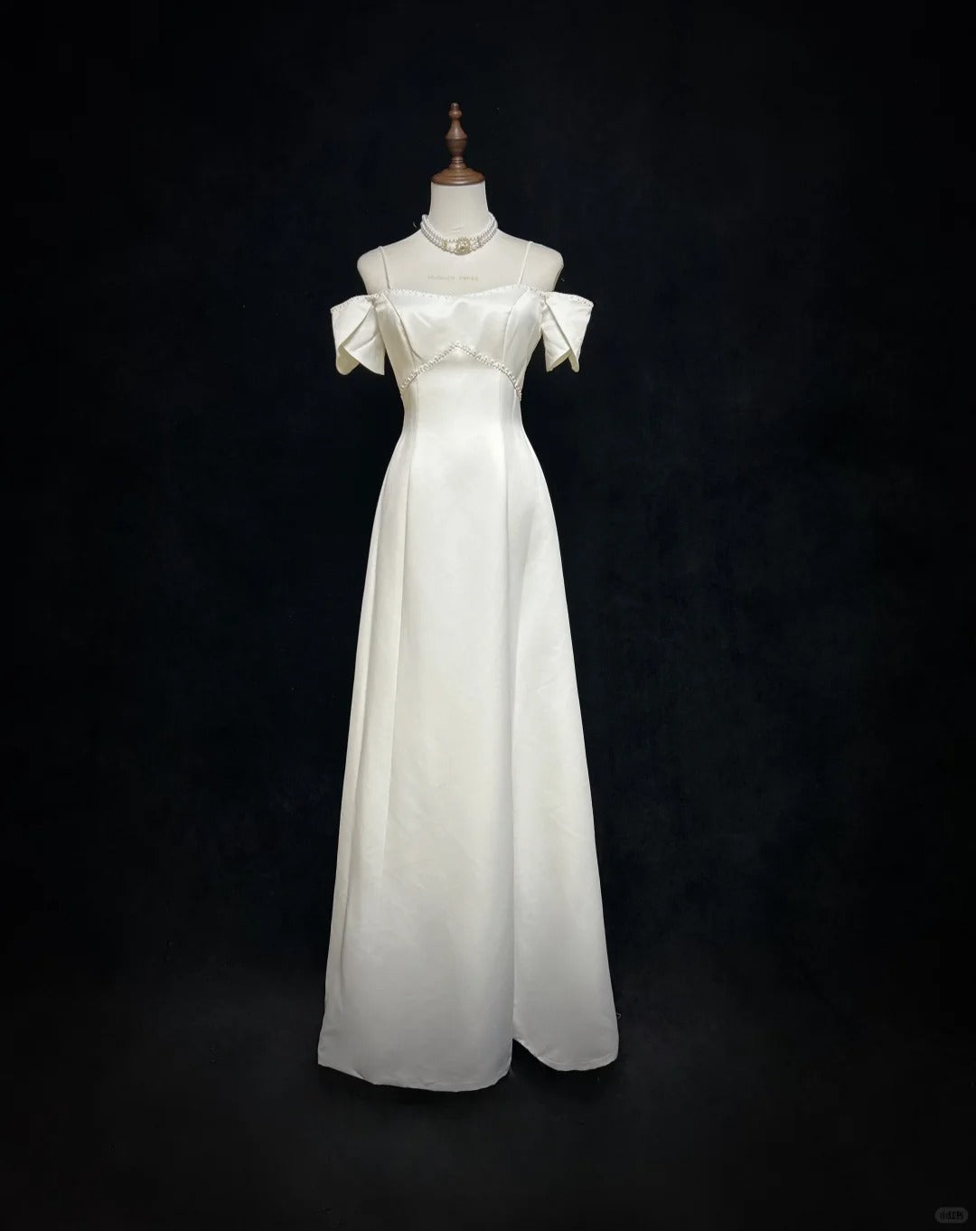 Weißes, zartes Perlen-Elegantes langes Satin-Ballkleid, Abendkleid nv4927