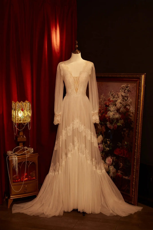 Vintage-Style, Exquisite Lace, Elegant Long Tulle Wedding Dress For Brides. NV6541
