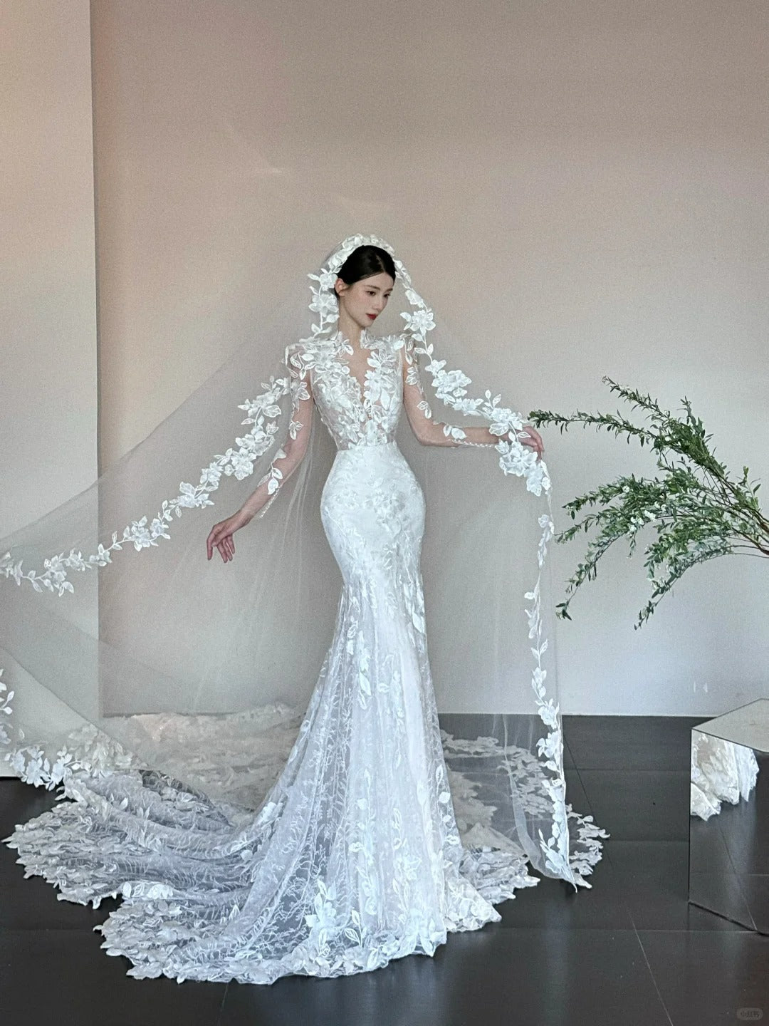 White gorgeous elegant exquisite lace long tulle mermaid fishtail floor-length tail ball gown evening dress wedding dress nv4054