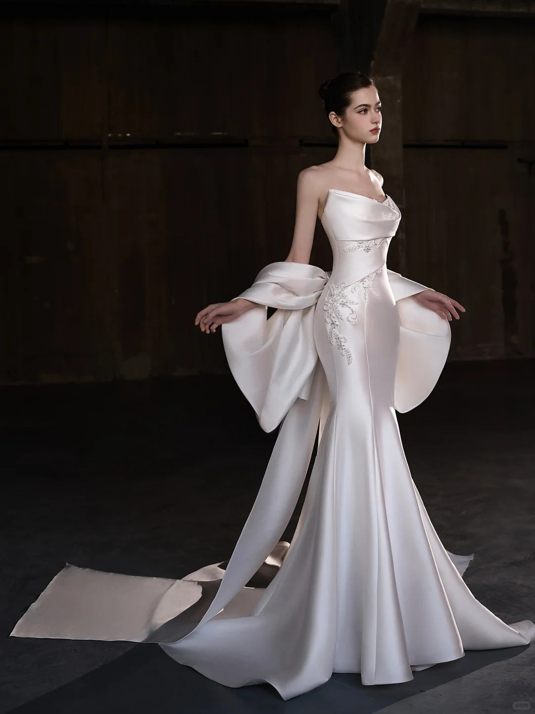 Wunderschönes, exquisites, langes, mit Perlen besetztes Satin-Meerjungfrauen-Ballkleid mit schmalem Abendkleid und Brautkleid nv4127