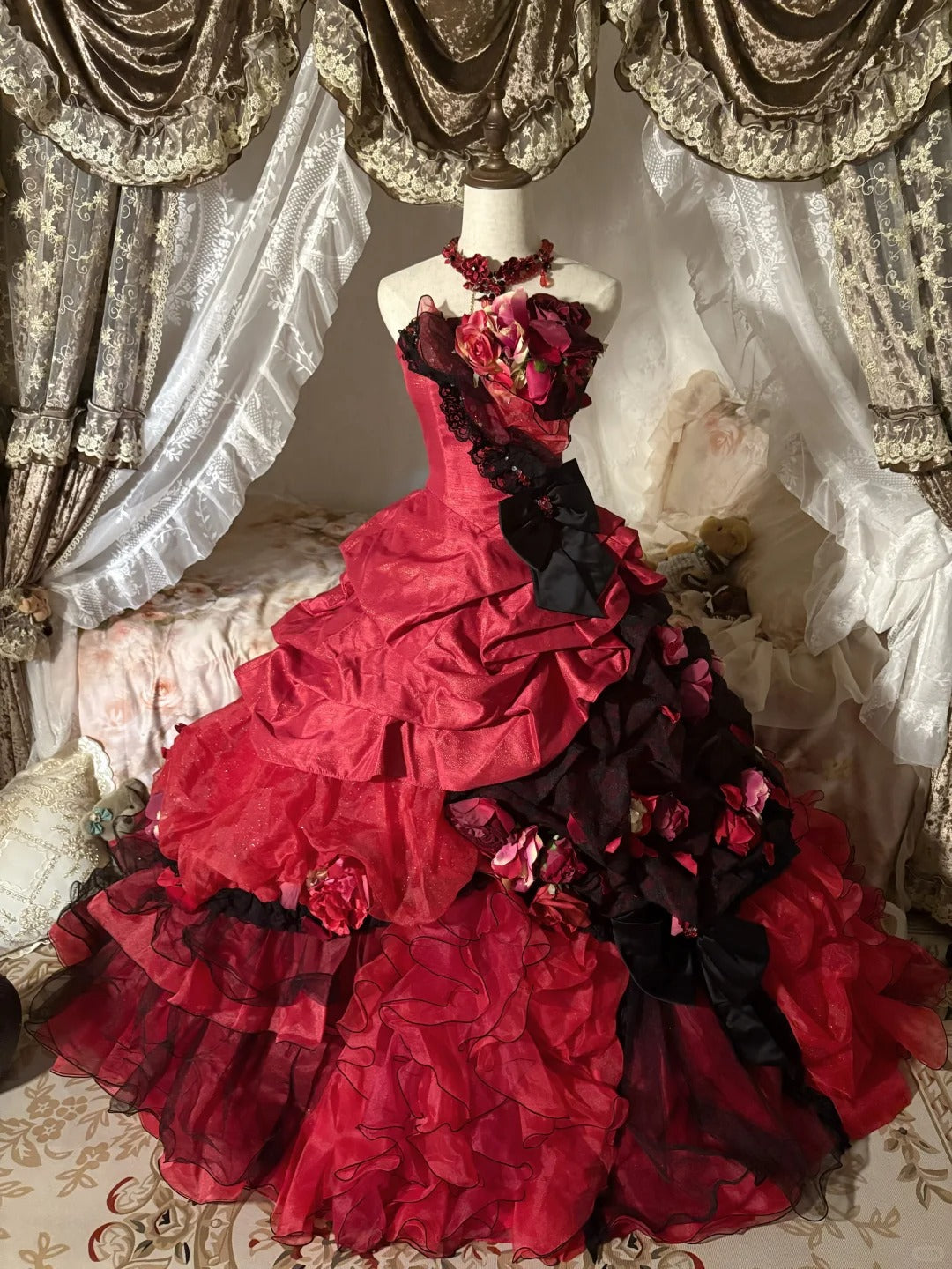 Rotes bodenlanges Ballkleid aus floralem Spitzentüll nv5170