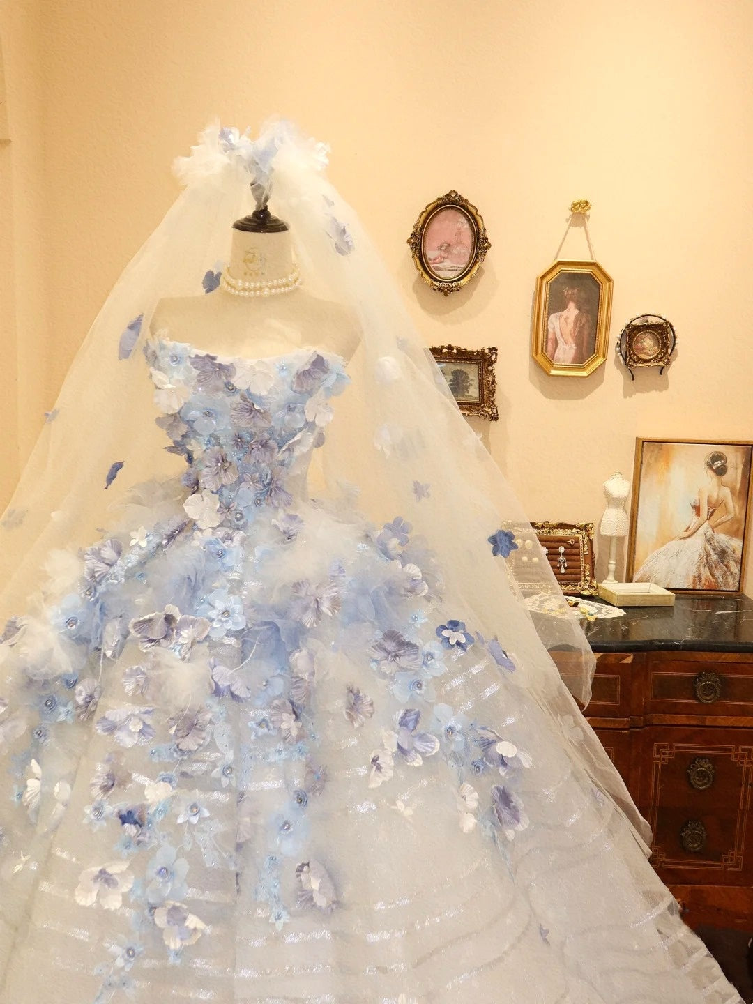 NiceVestidos--Romantic Bridal Tulle Floral Gown, Long Sleeveless Strapless Wedding Dress NV5823