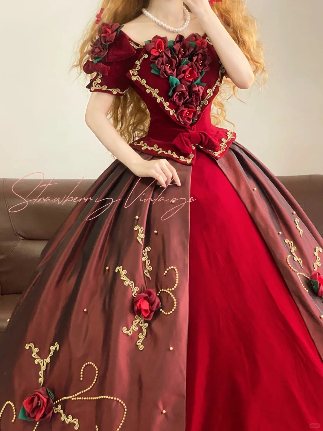 Burgunderrotes Vintage-Ballkleid mit elegantem Blumenmuster und langem Satin, nv5006