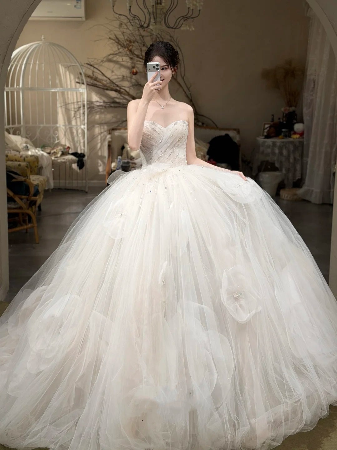 Dreamy Princess Style Strapless Sleeveless Wedding Gown | White Tulle 3D Flower Ballgown Train Maxi Dress for Wedding Bridal Engagement Luxury Dinner NV6275