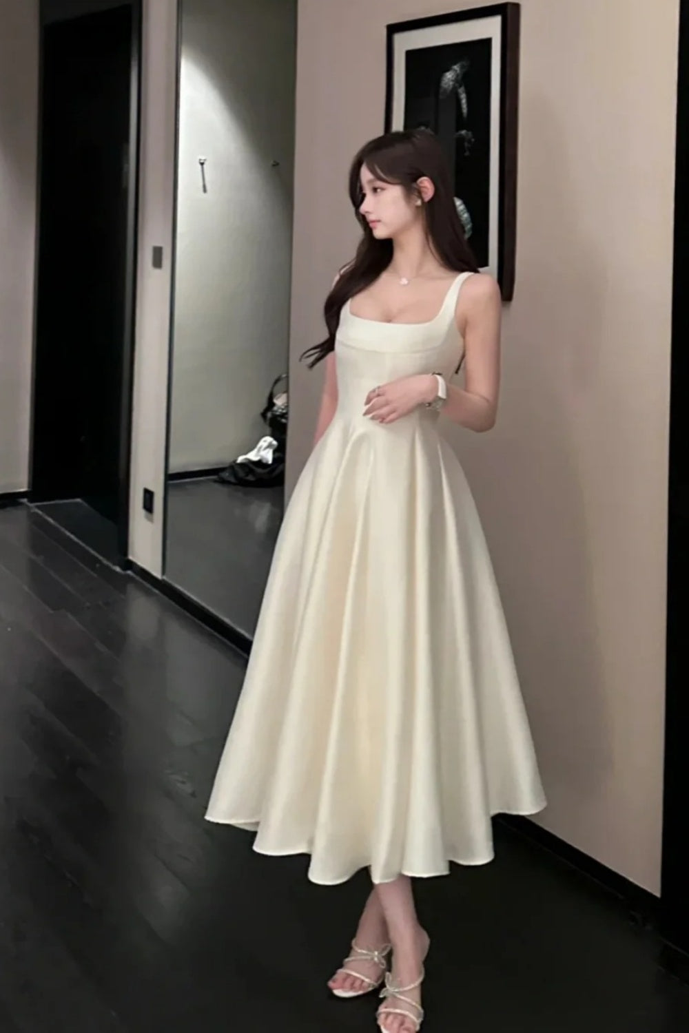 NiceVestidos - Mittellanges Homecoming-Kleid, Geburtstagskleid, zartes weißes Kleid aus Satin, NV5670