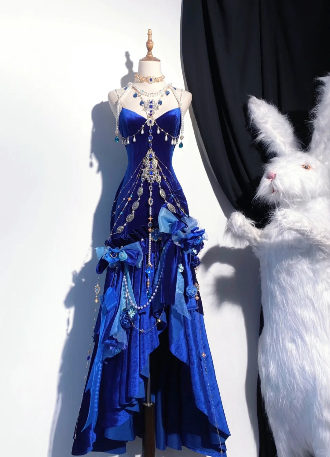 Burgundy/Blue Vintage Delicate Beads Elegant Stunning Long Velvet Ball Gown Evening Gown Party Dress nv4115