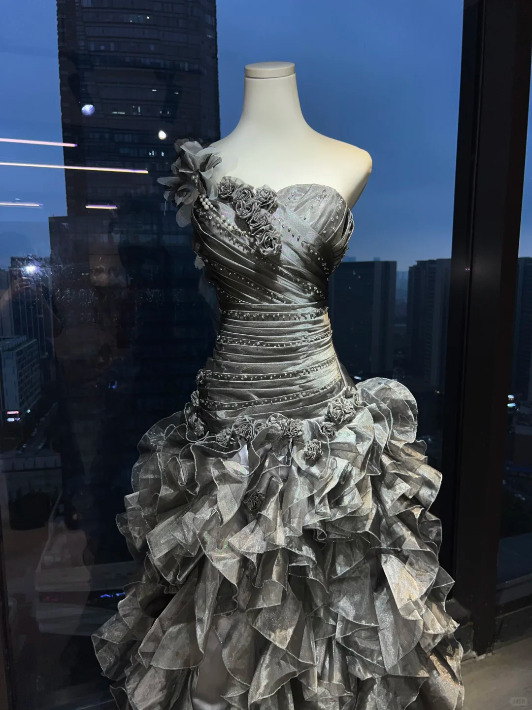 Strapless Dark Grey Mermaid Gown Sweetheart Ruched Hand Beaded 3D Flower Tiered Ruffle Organza Prom Dress  NV7029