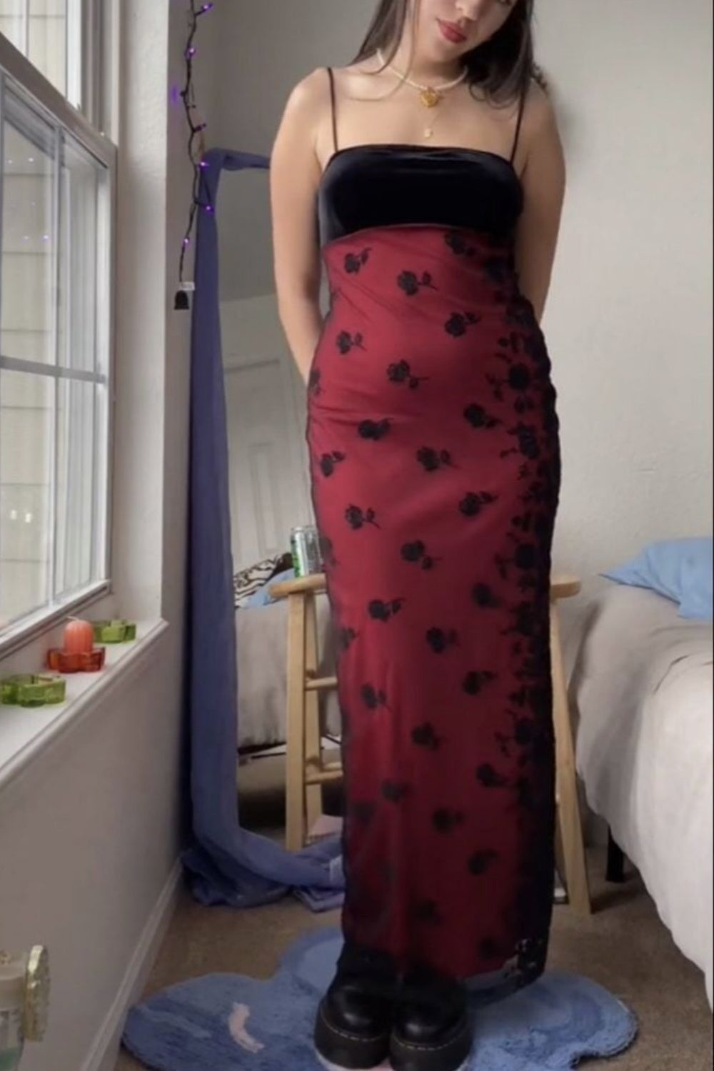 NiceVestidos – Gothic-Feen-Stil, Samt &amp; Rosendruck, Tüll, Spaghettiträger, bodenlanges Abendkleid, NV5798