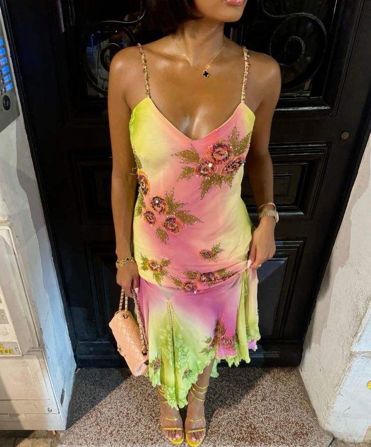 Rosa-grünes langes Ballkleid mit Spaghettiträgern und Perlenquasten nv2905