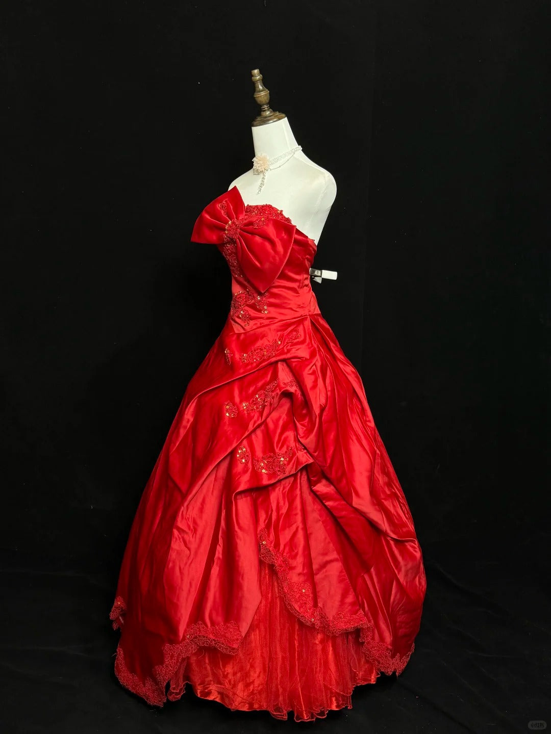 Rot-goldenes, exquisites, perlenbesetztes Satin-Ballkleid im Vintage-Stil, bodenlang, NV5148