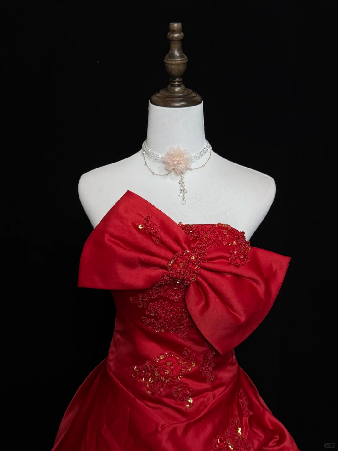 Rot-goldenes, exquisites, perlenbesetztes Satin-Ballkleid im Vintage-Stil, bodenlang, NV5148