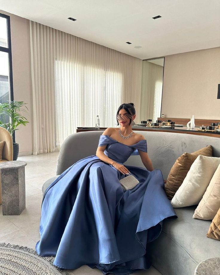 Robe de soirée longue violette simple et élégante à manches courtes et coupe trapèze nv2522