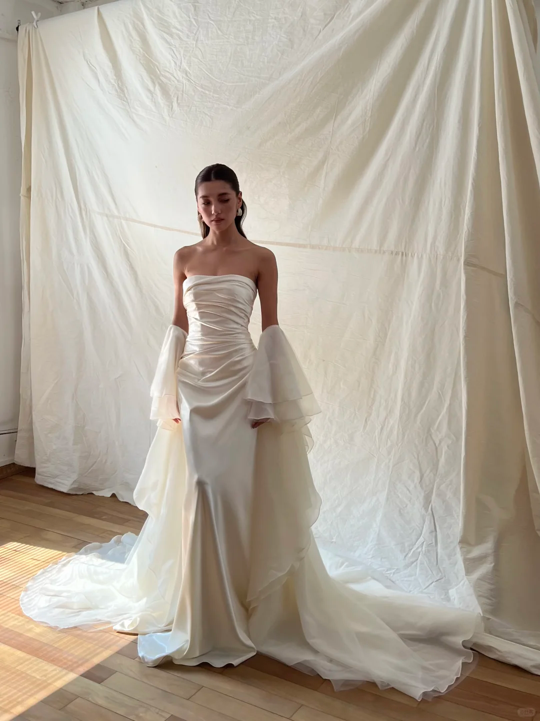 Off White Strapless Satin Mermaid Wedding Gown Detachable Tulle Flare Sleeves  NV7186