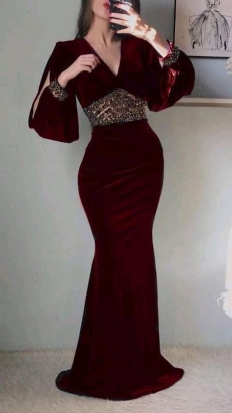 Rotes, elegantes, mit Perlen besetztes, langes, schlankes Samt-Ballkleid mit langen Ärmeln, Abendkleid, Partykleid, NV2594