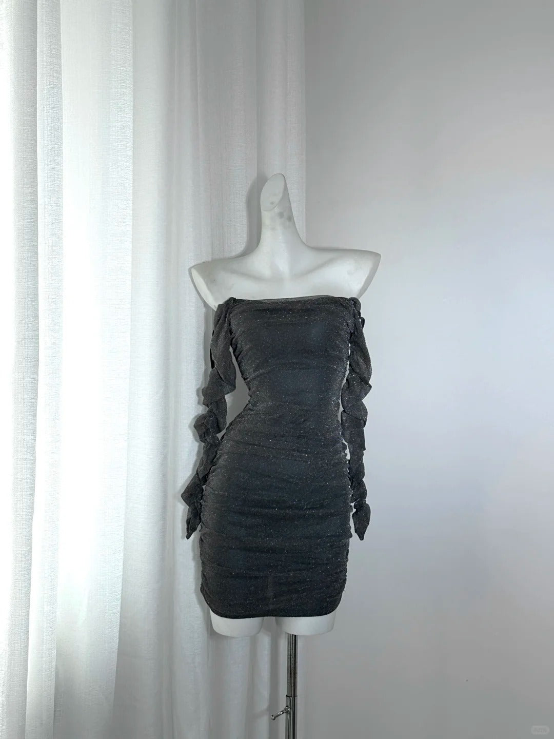 NiceVestidos-Black Sparkling Long Sleeve Homecoming Dress Nv5617