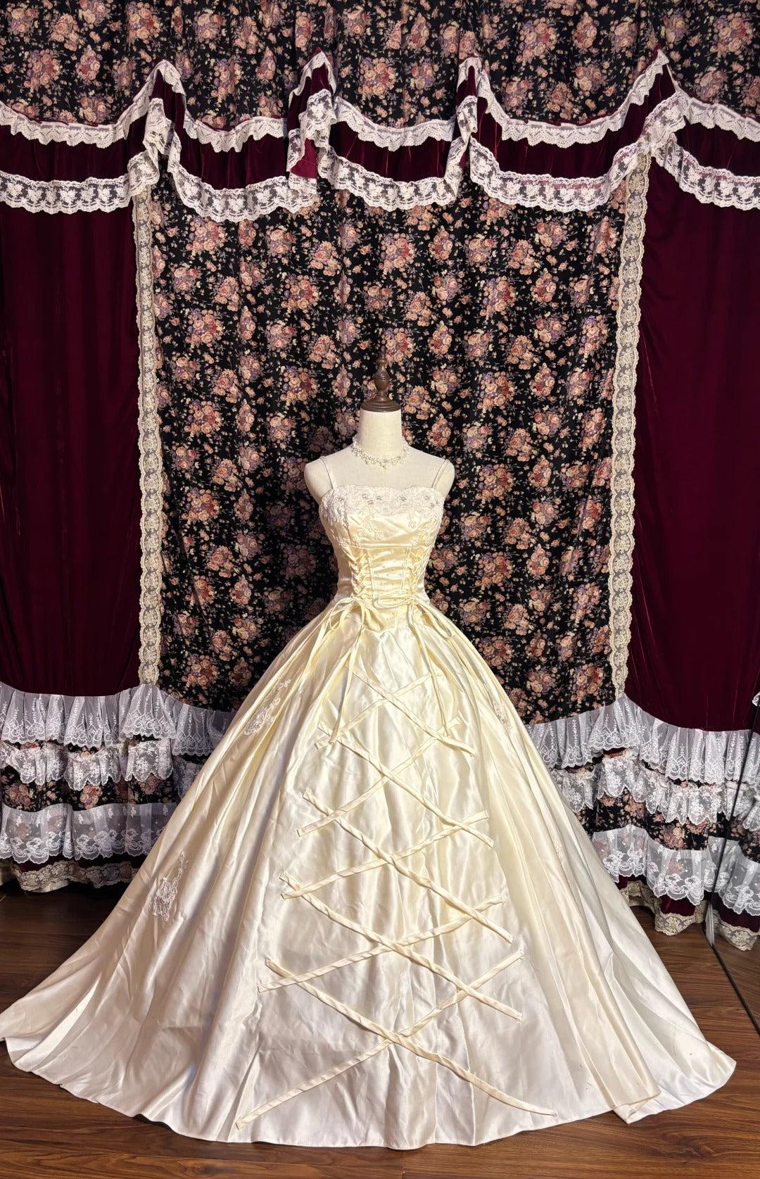 Cream Yellow Gorgeous Exquisite Lace Spaghetti Straps Long Satin Floor Length Train Princess Ball Gown Evening Dress nv4018