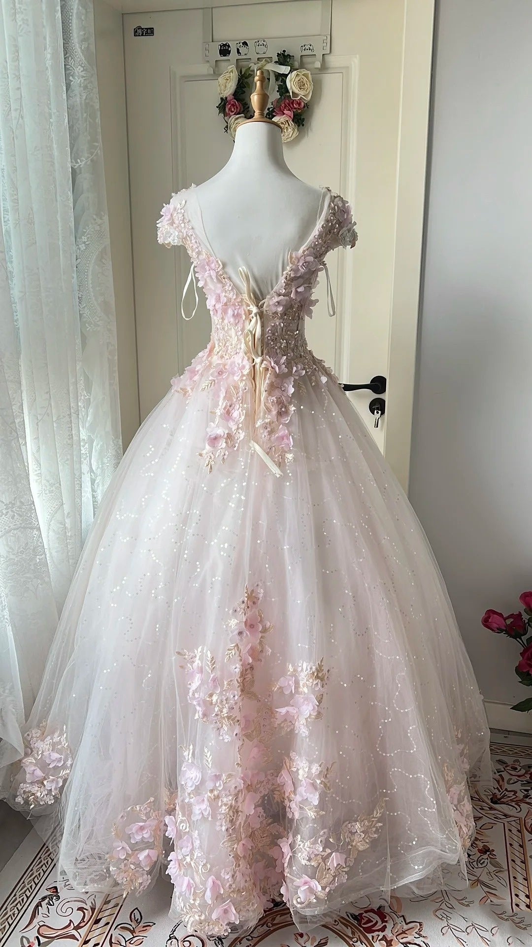 NiceVestidos - Style Sweet Bride : Robe de mariée rose pâle en dentelle florale, manches courtes, longueur au sol, NV5813