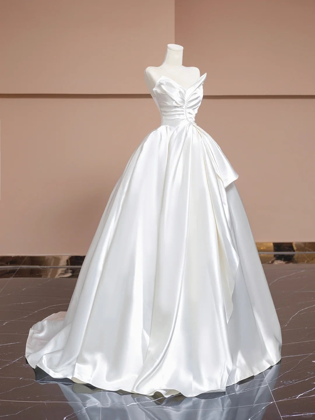 Robe de mariée, robe de bal et robe de soirée longue en satin blanc, élégante et simple. nv5078