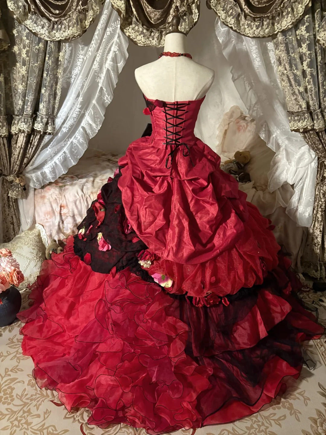 Rotes bodenlanges Ballkleid aus floralem Spitzentüll nv5170