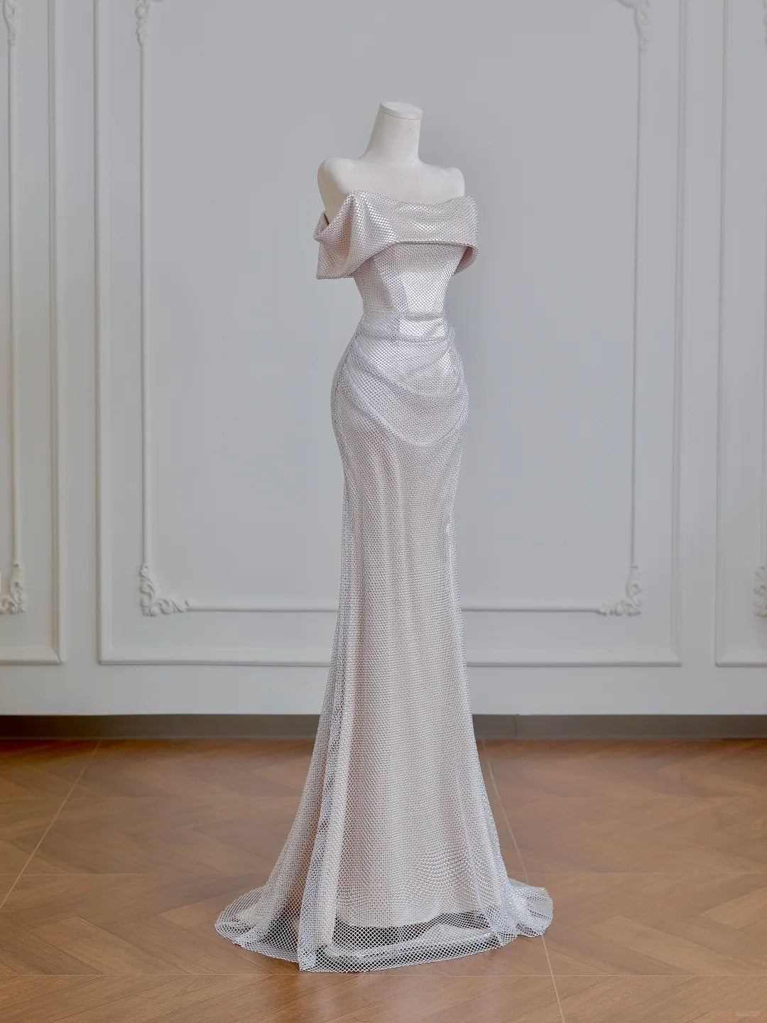 Robe de soirée longue sirène en satin métallisé argenté, coupe slim, nv4721