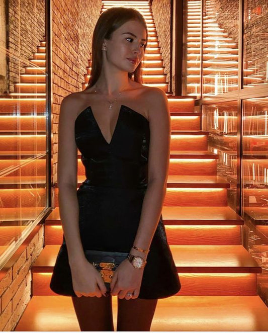 Robe de soirée courte/mini en velours à col en V et coupe trapèze nv2022