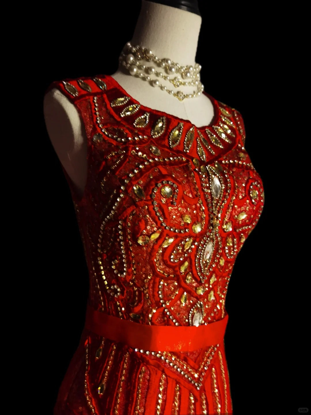 Rotes luxuriöses, wunderschönes, elegantes, exquisites, mit Edelsteinen besetztes, langes, bodenlanges Tüll-Abschlussballkleid, Abendkleid, handgefertigtes, maßgeschneidertes Schwerindustriekleid, NV3941