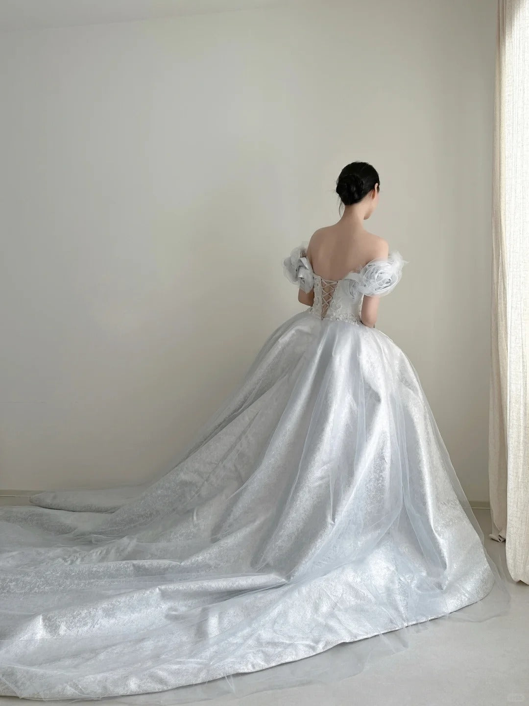 White Gorgeous Exquisite Beaded Floral Long Floor Length Train Satin Ball Gown Evening Gown Wedding Dress nv4069