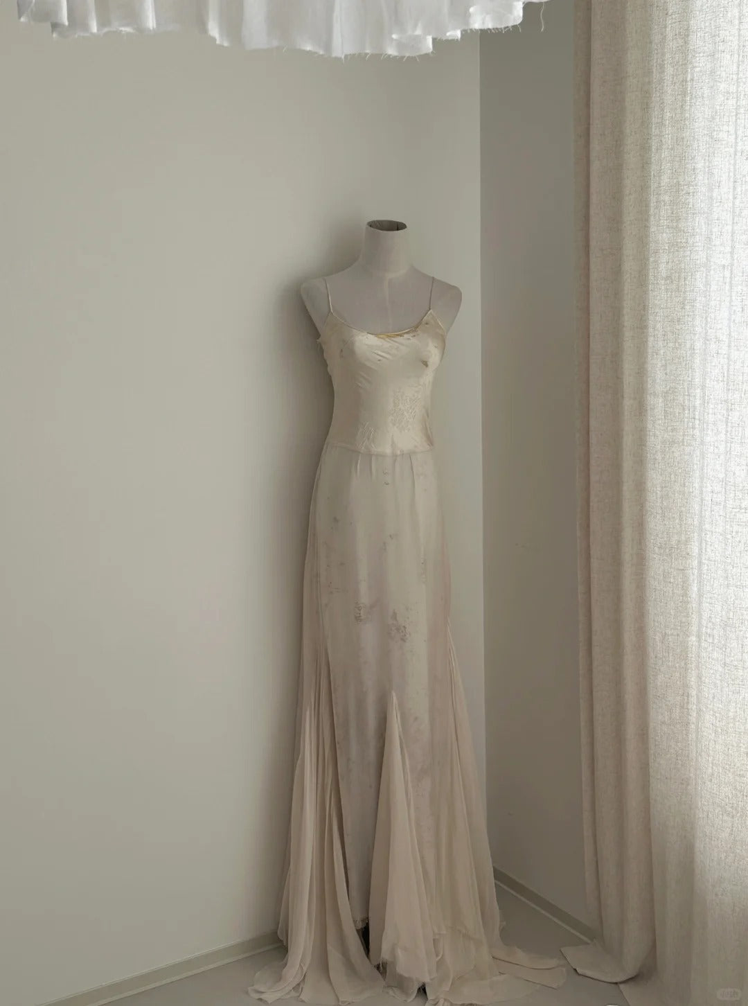 Weißes elegantes Vintage-Mode-romantisches langes bodenlanges Chiffon-Ballkleid-Abendkleid Geburtstags-/Urlaubs-/Hochzeitskleid-Abschlussballkleid nv4073