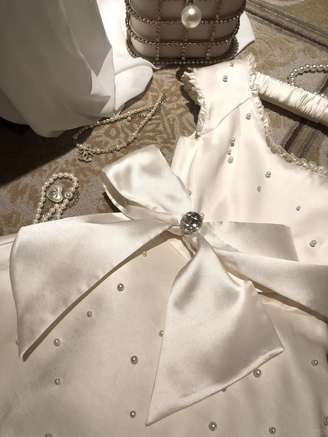 White Elegant Exquisite Beaded Short Satin Princess Homecoming Dress Prom Dress Evening Dress Party Dress nv4129