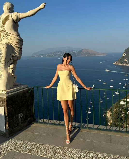 Gelbes ärmelloses A-Linien-Mini-Homecoming-Kleid aus Satin, nv2149