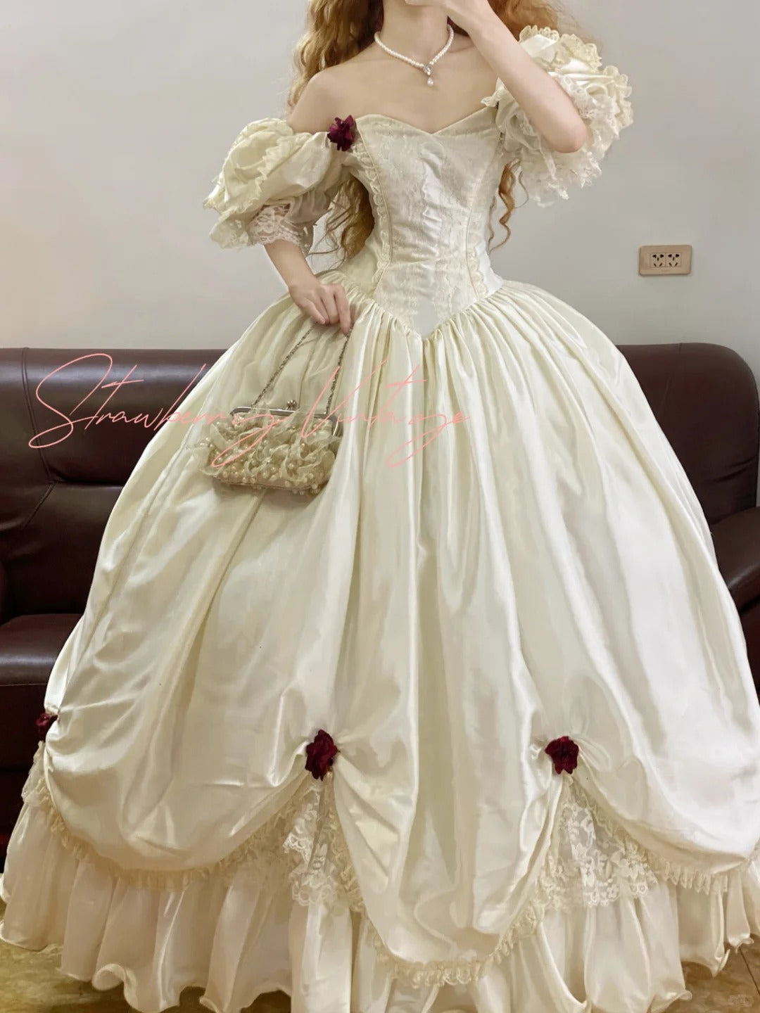 Elfenbeinweißes Vintage-Elegantes langes Prinzessinnen-Ballkleid aus Spitze nv5000