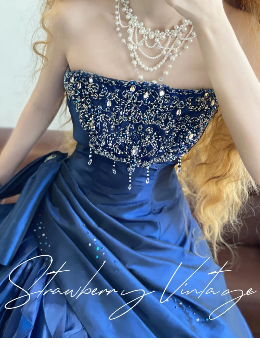 Dunkelblaues, perlenbesetztes Vintage-Ballkleid aus elegantem, langem Prinzessinnen-Satin-Tüll, NV5032