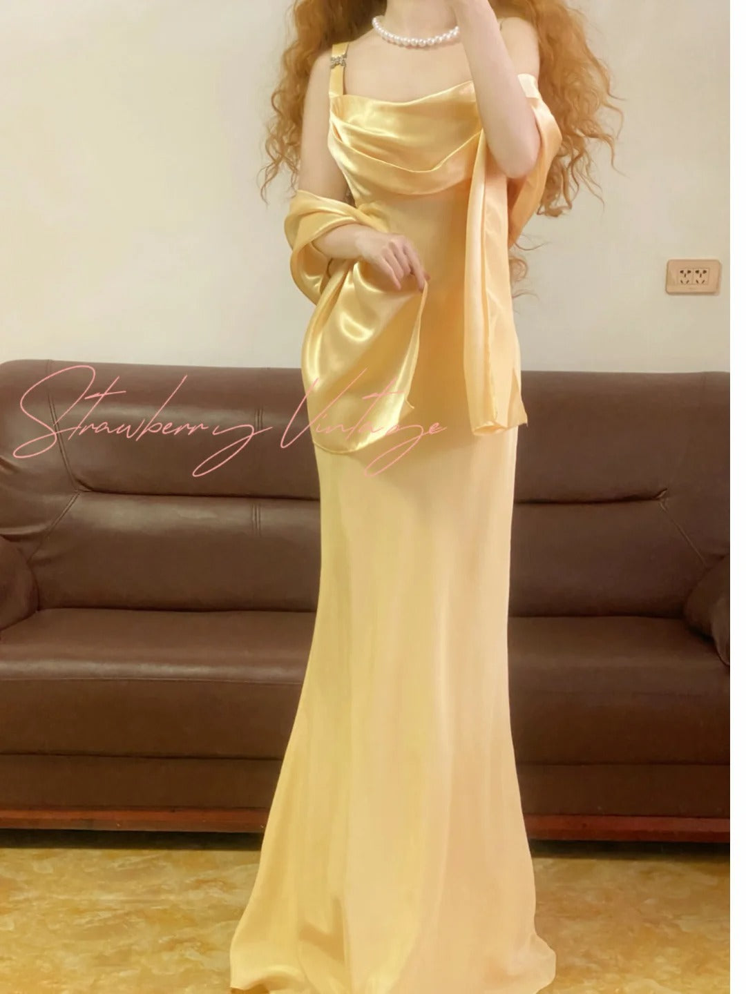 Gelbes schlichtes langes Vintage-Satin-Heimkehrkleid, Geburtstagspartykleid, NV4998