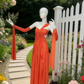 Leuchtend orangefarbenes, mattes, rückenfreies One-Shoulder-Kleid mit Twist-Knoten – luxuriöses Maxikleid mit drapierter Schärpe NV6783