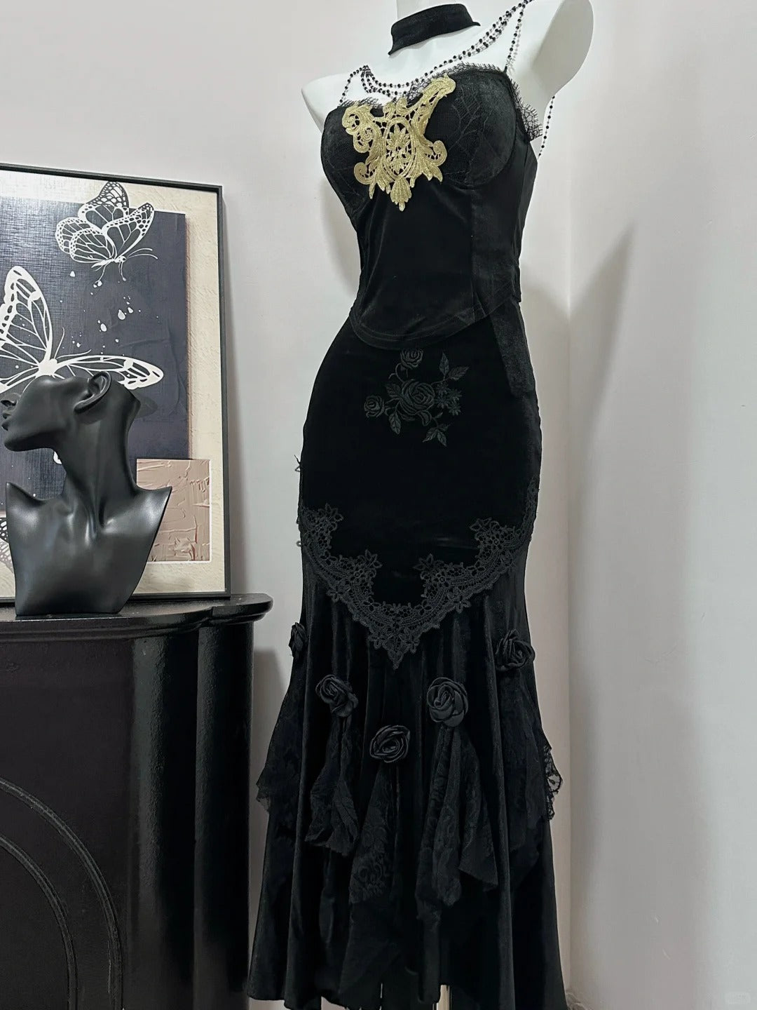 Black Vintage Elegant Delicate Beaded Floral Appliqué Long Velvet Ball Gown Evening Gown Birthday Party Dress Prom Gown nv4053