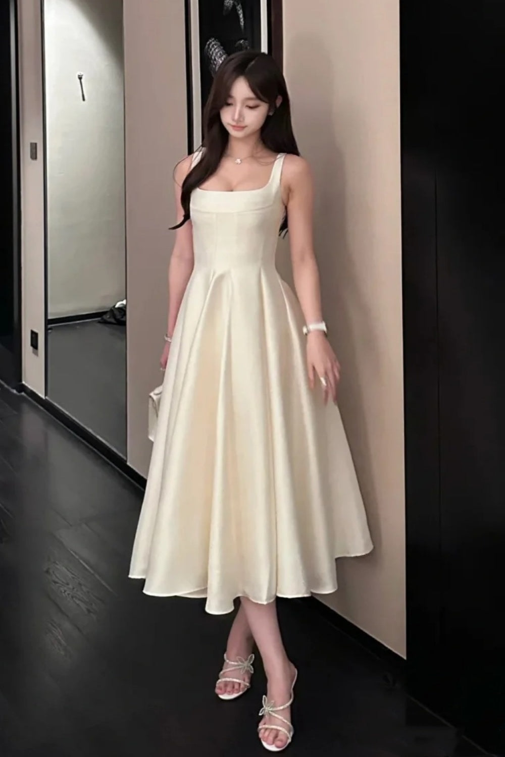 NiceVestidos - Mittellanges Homecoming-Kleid, Geburtstagskleid, zartes weißes Kleid aus Satin, NV5670