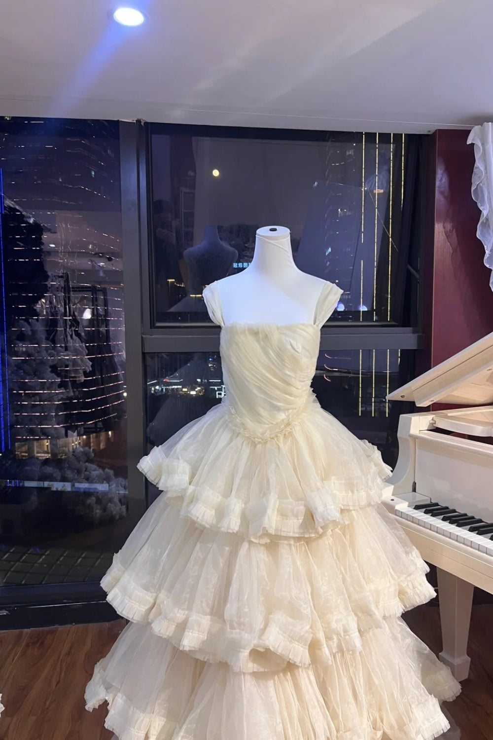 Beautiful and gentle princess dress, long tulle multi-layered ball gown  NV6643