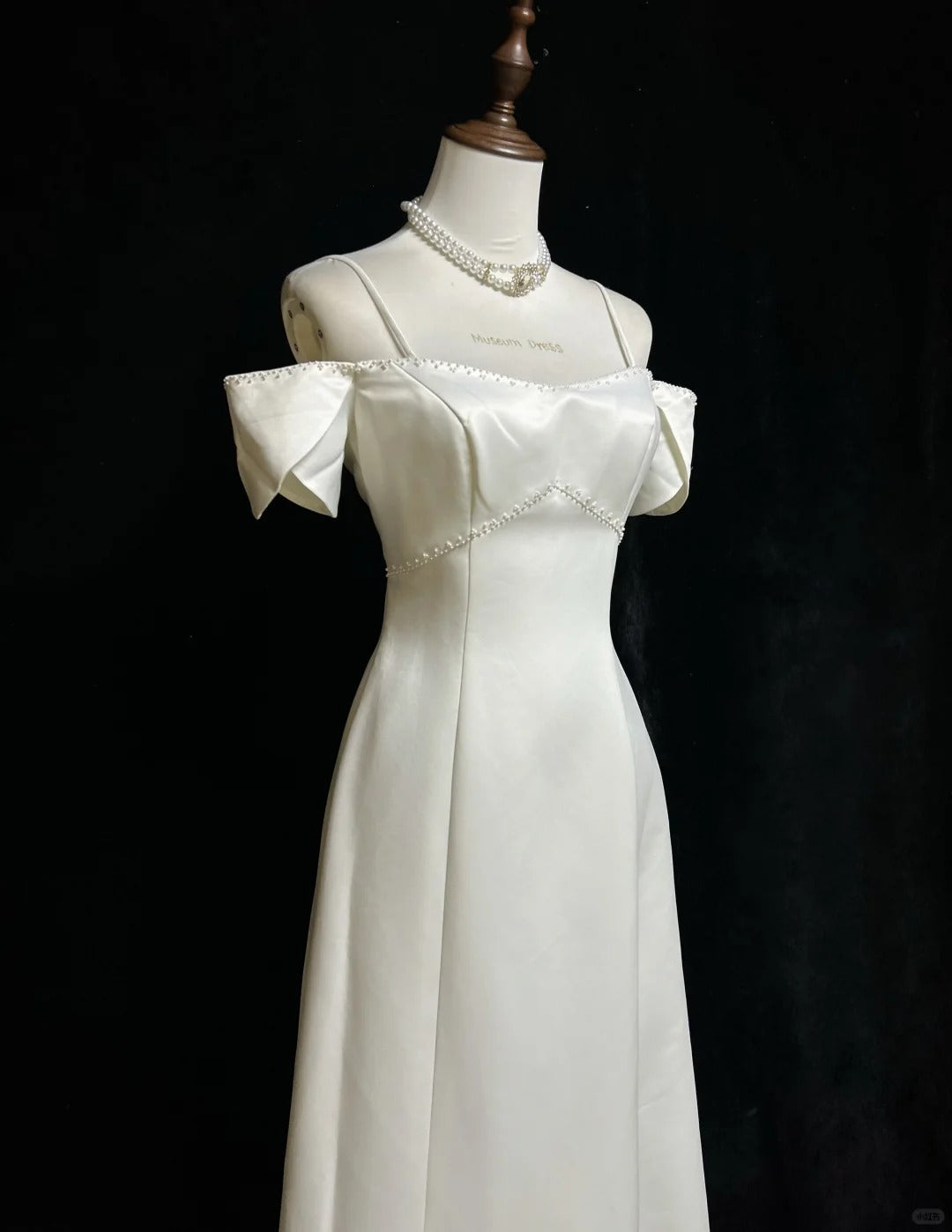 Weißes, zartes Perlen-Elegantes langes Satin-Ballkleid, Abendkleid nv4927